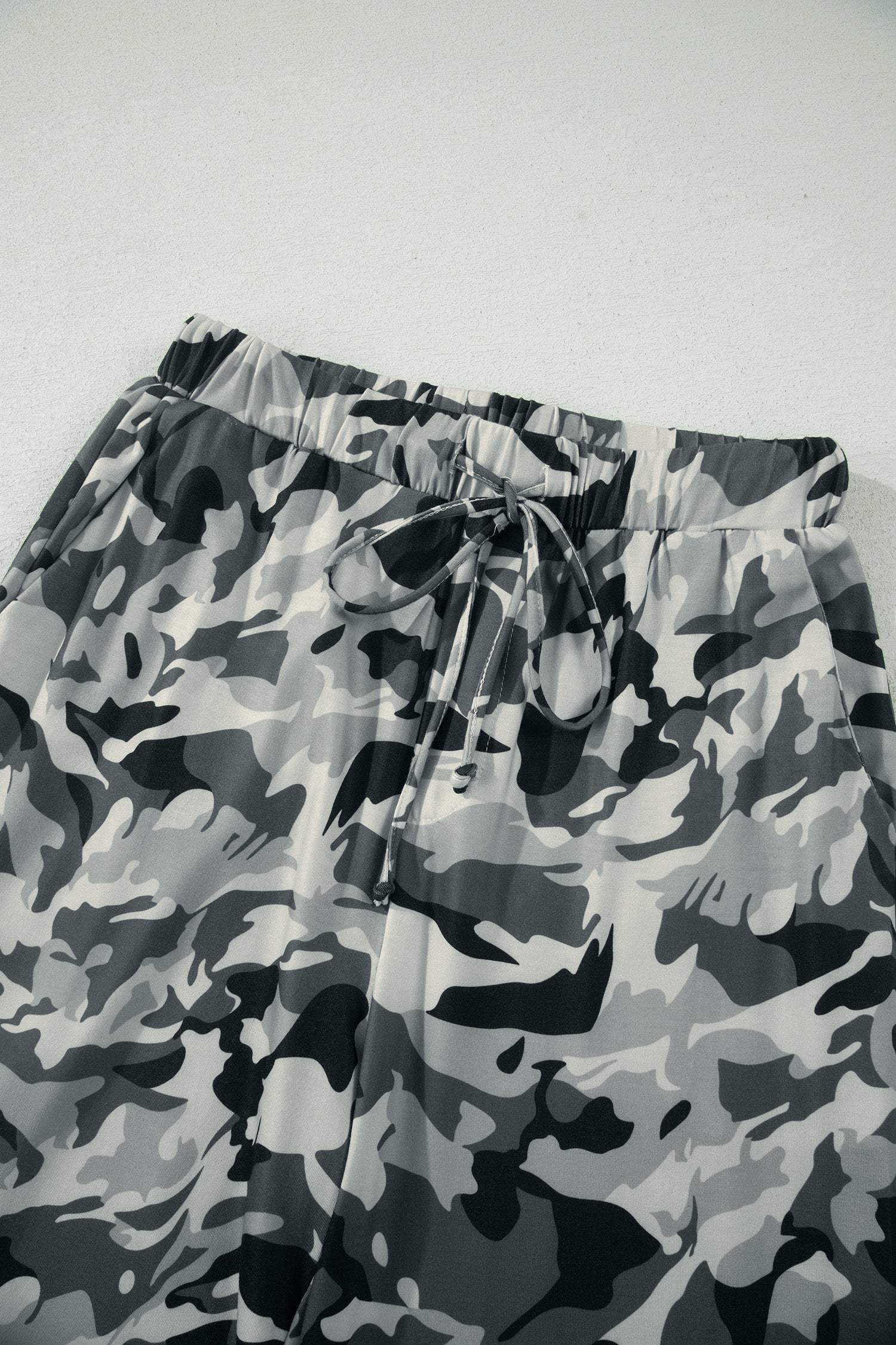 Green Camouflage Print Drawstring Casual Pants
