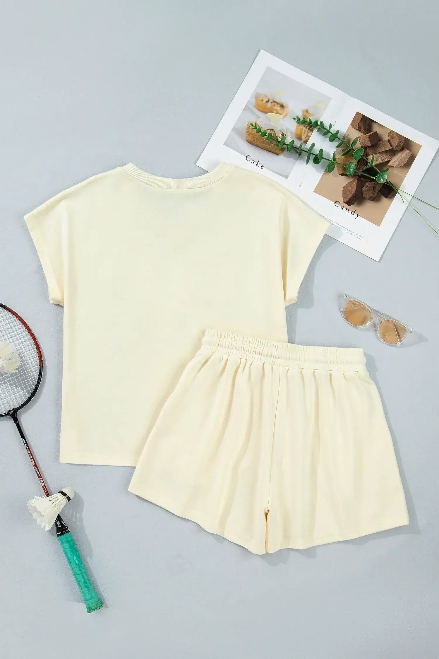 White Contrast Leopard Bow Patched V Neck Loose Tee Drawstring Shorts 2pcs Outfit