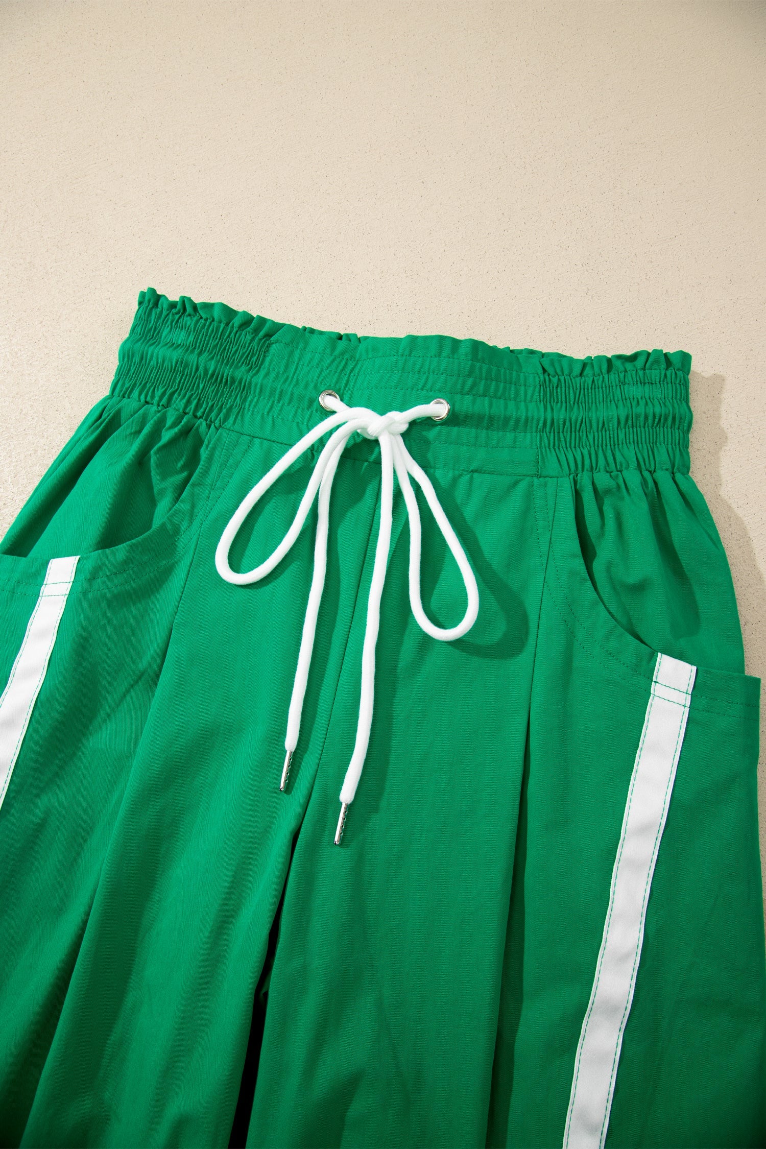 Bright Green Contrast Striped Smocked Waist Drawstring Cropped Casual Pants