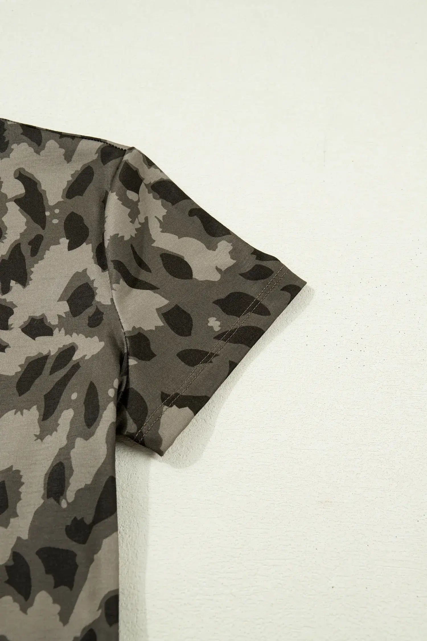 Brown Retro Leopard Print Mock Neck Slim Tee